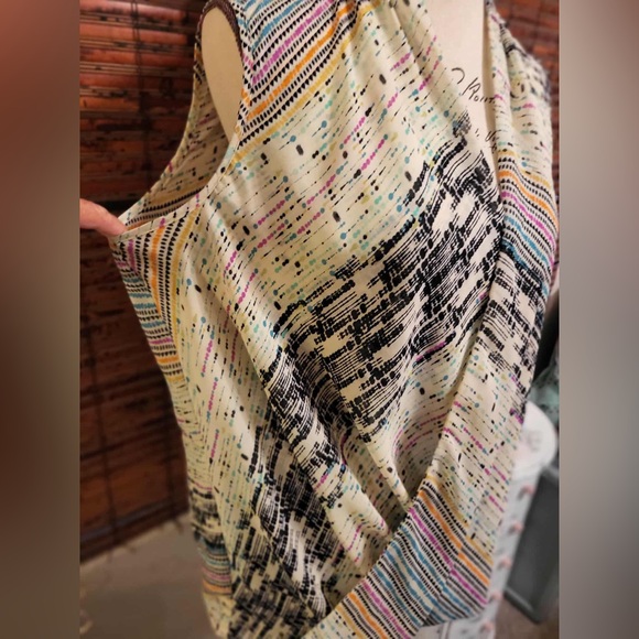 Kut from the Kloth Black and Cream Patterned Top - Picture 4 of 4